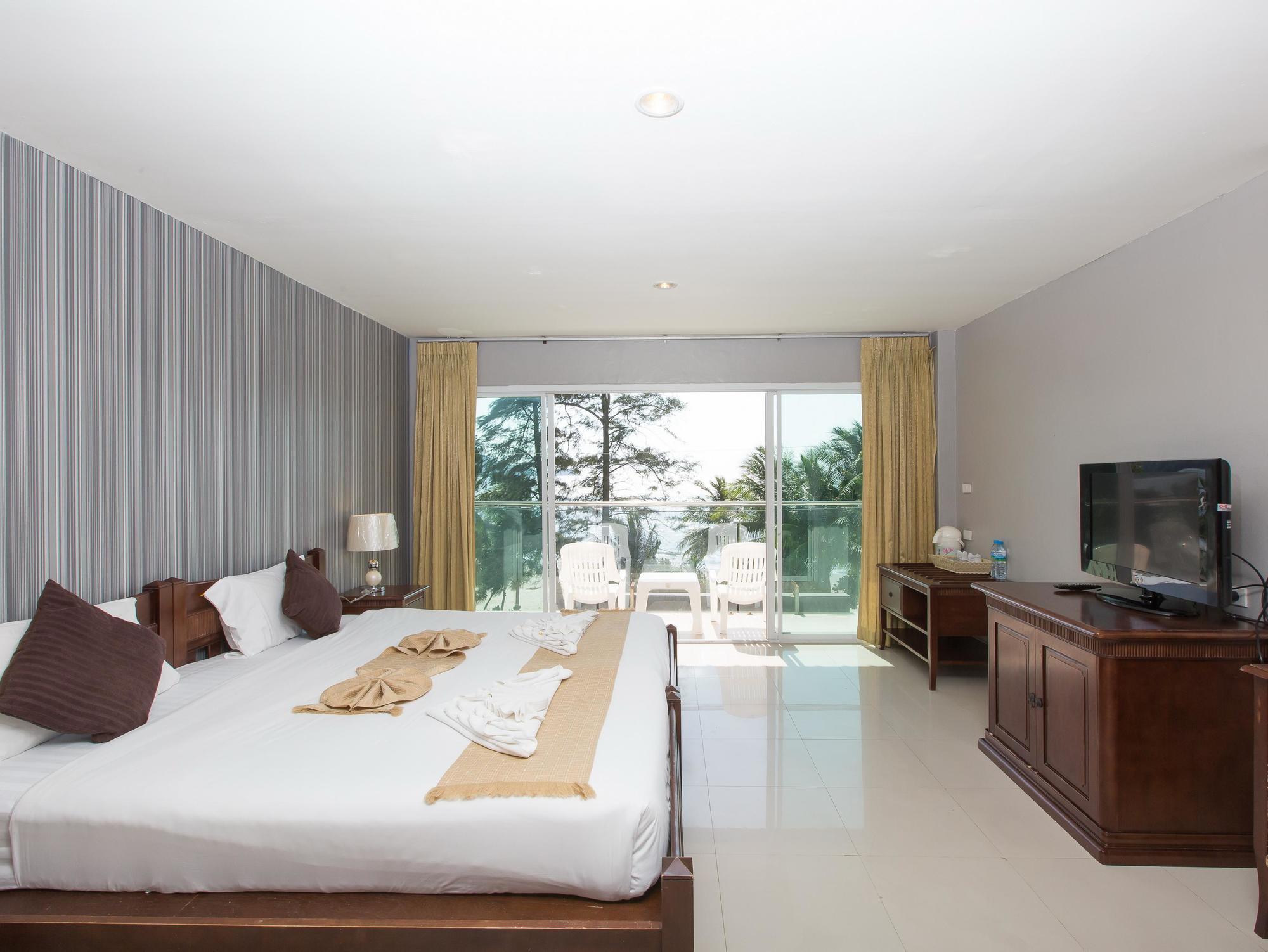 Time Out Hotel Beachfront Patong Exterior foto