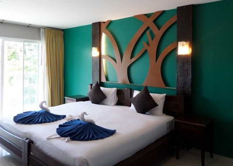 Time Out Hotel Beachfront Patong Exterior foto
